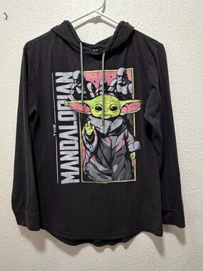 Star Wars "the Mandalorian" gray long sleeve t=shirt with hood, men's size small